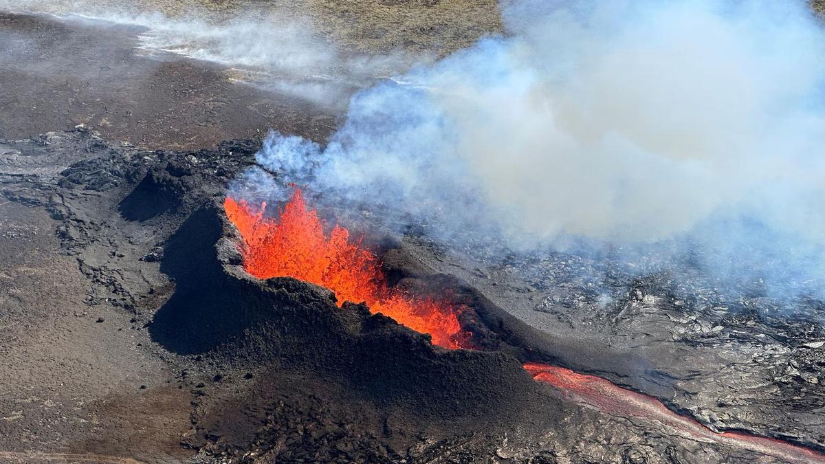 Iceland hit by ‘seismic swarm‘ of small earthquakes in volcano warning