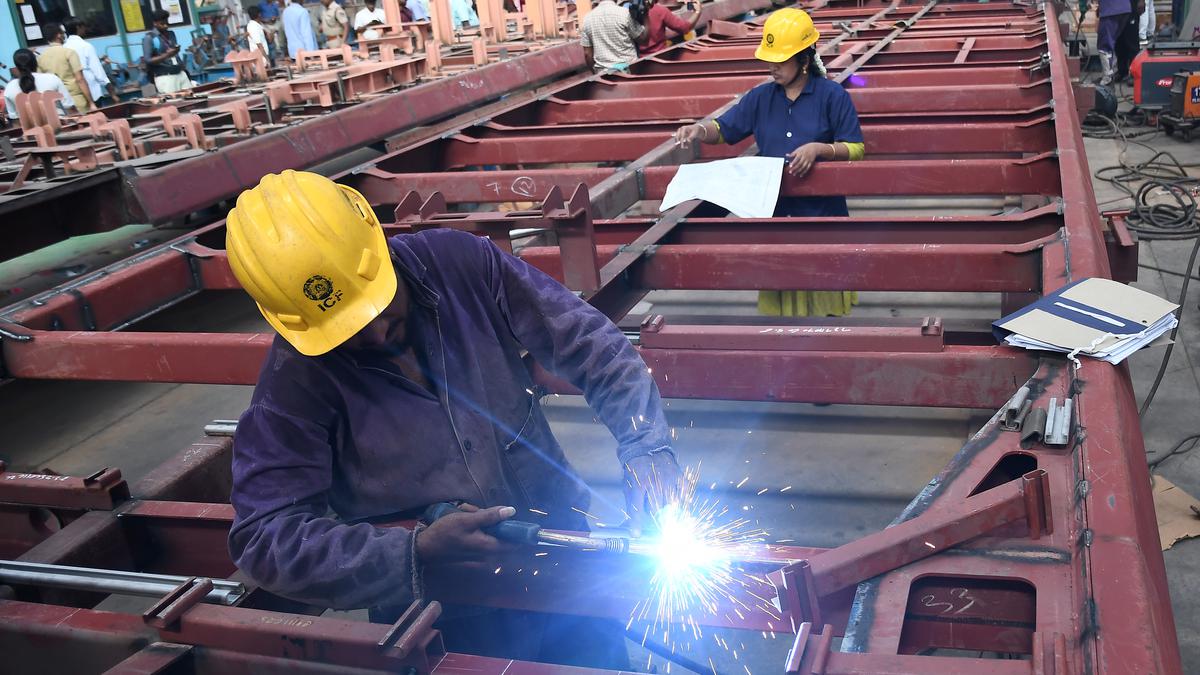 Manufacturing PMI signals eight-month low growth in October
